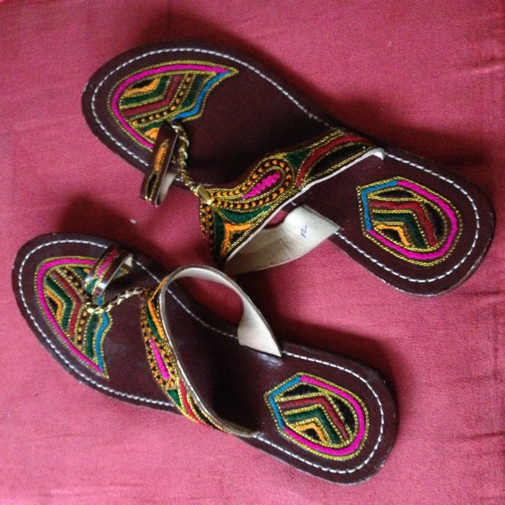 Split Toe Embroidered Beach Sandal - image 3